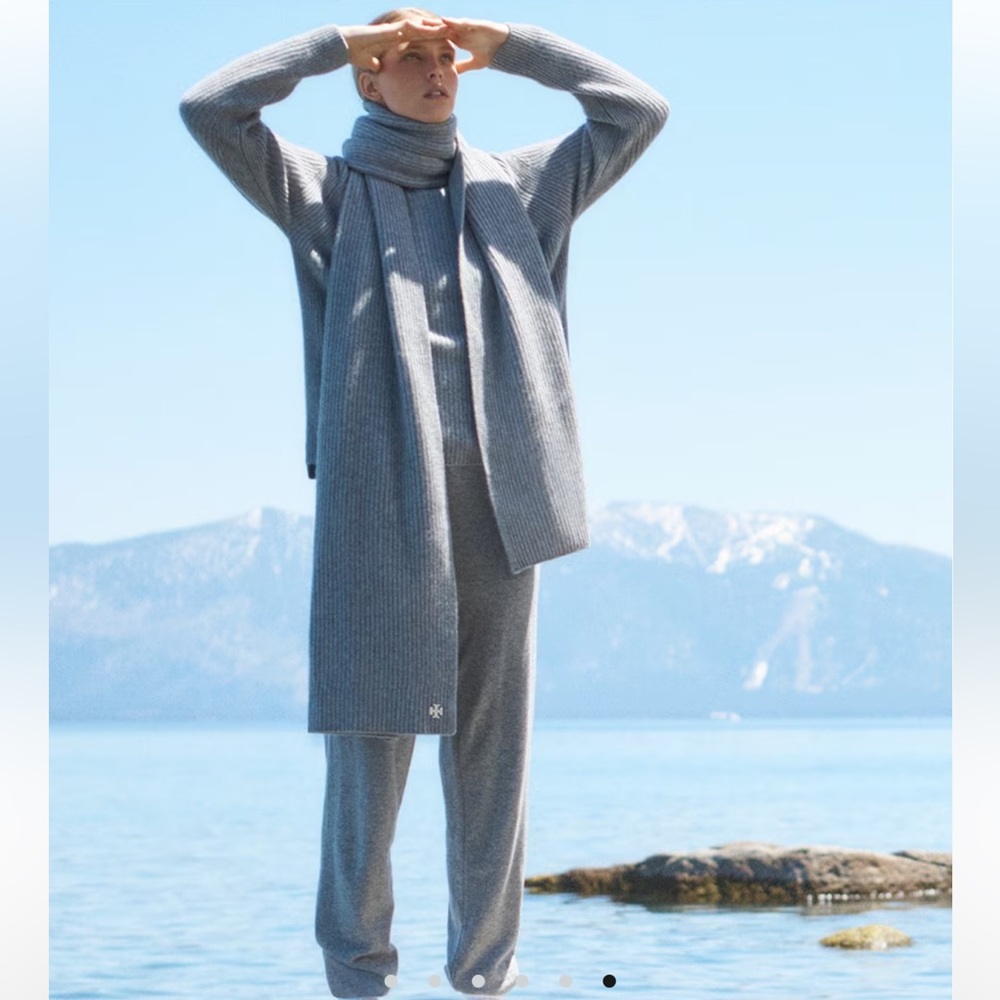 Tory Burch , 100% cashmere jogger in great condition